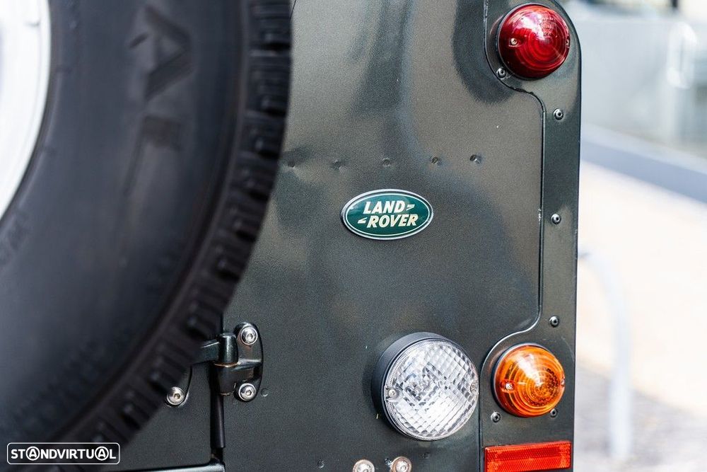 Land Rover Defender - 2