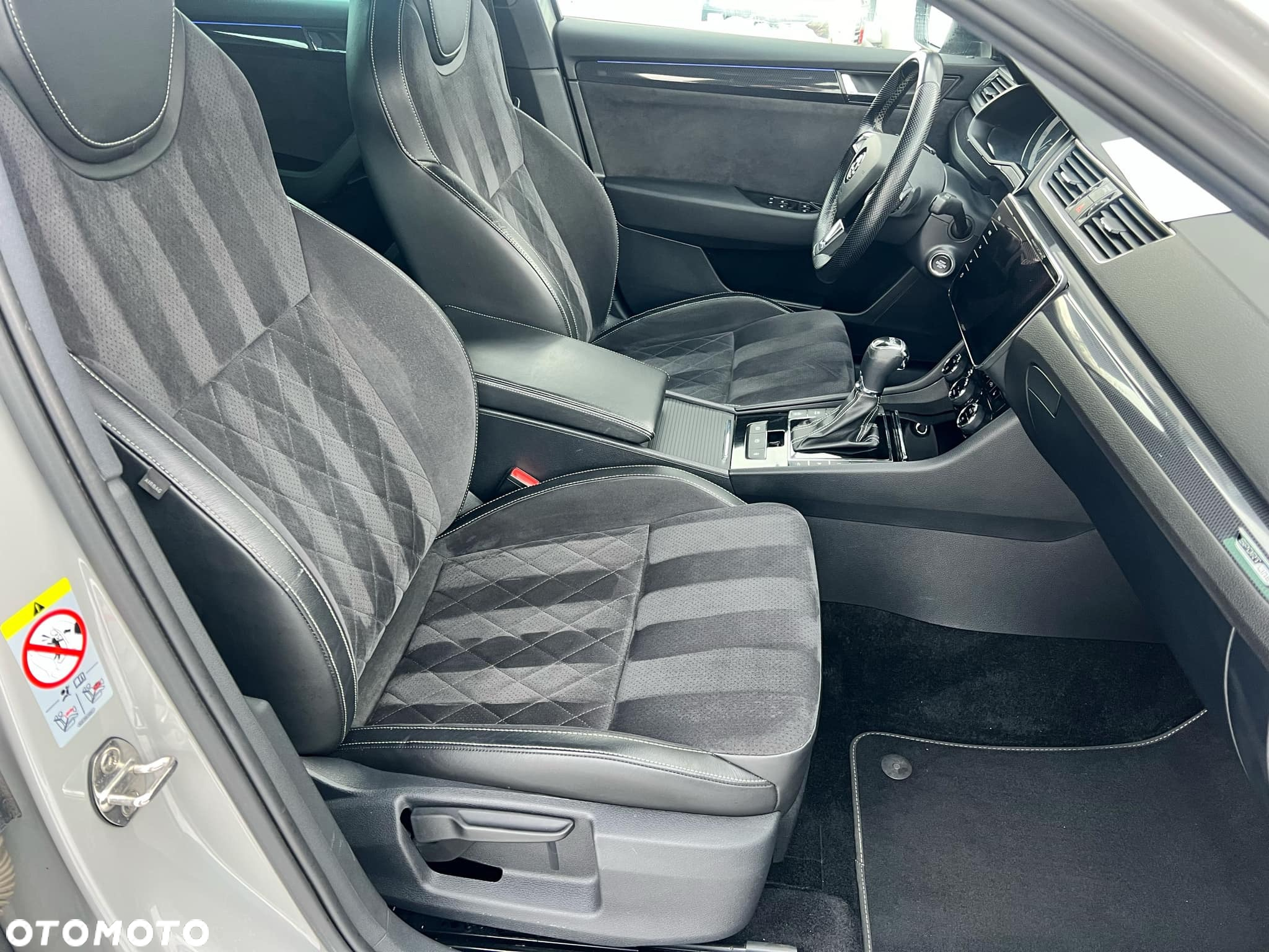 Skoda Superb 2.0 TDI DSG SportLine - 20