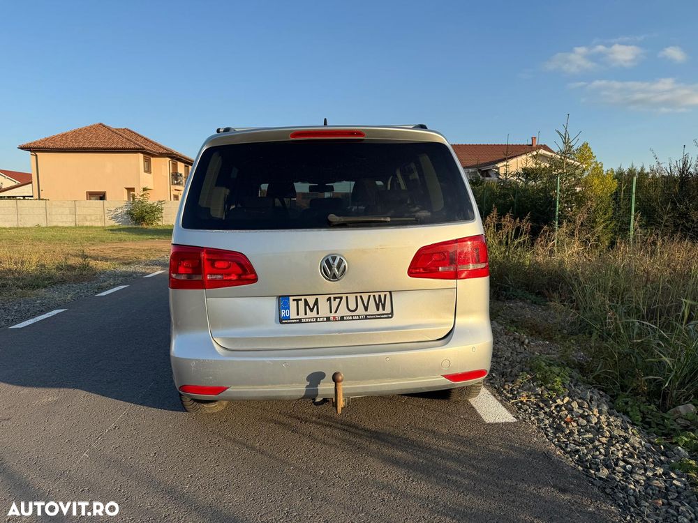 Volkswagen Touran - 12
