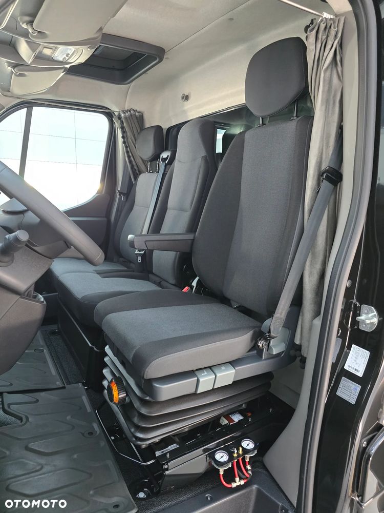 Renault MASTER 12 PALET Tylna OŚ BLIŻNIACZ L4 RWD - DBL Extra 2,3 DCI 165 KM MAXI Długość5,23cm Szerokośc2,45cm Wysokość2,38cm WZMOCNIONE TYLNE ZAWIESZENIE RESOR + PODUSZKI PNEŁMATYCZNE TEMPOMAT FOTEL KIEROWCY PNEŁMATYCZNY LEDY KABINA SYPIALNIANA XL NA GWARANCJA 40 Tyś km STAN JAK NOWY - 36