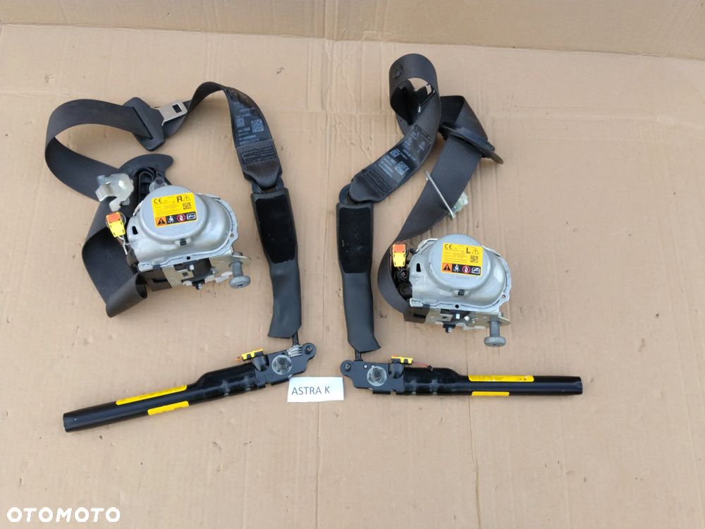 KOMPLET PASÓW pasy przód napinacze dopinacze prawy lewy Opel ASTRA K V - 7