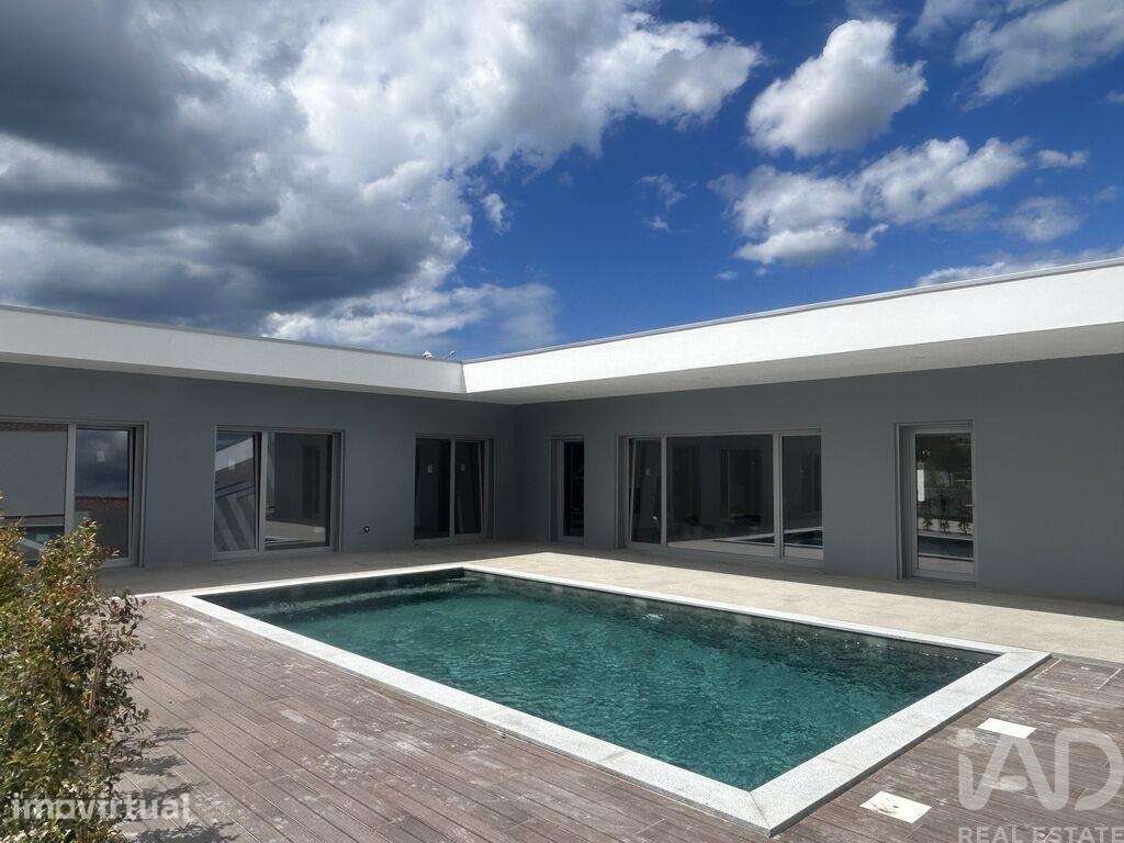 Casa / Villa T4 em Nadadouro de 230,00 m2