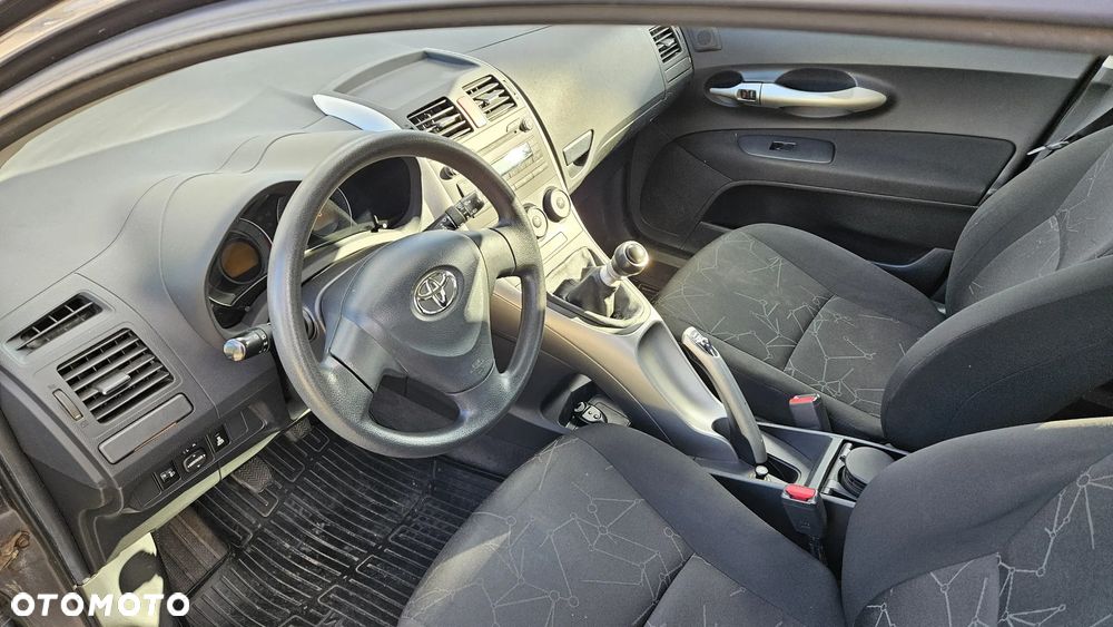 Toyota Auris 1.4 D-4D Luna - 10