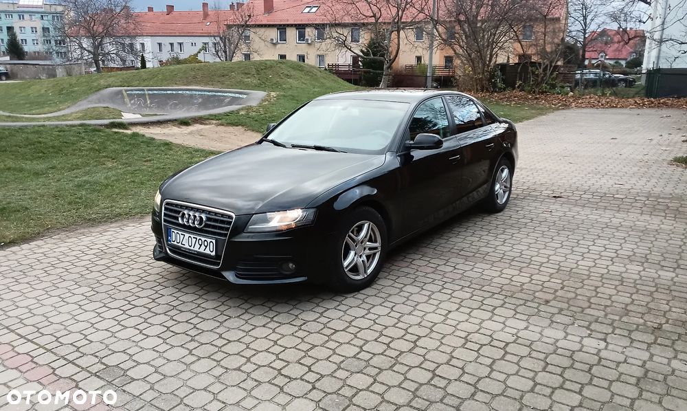 Audi A4 Limousine - 8