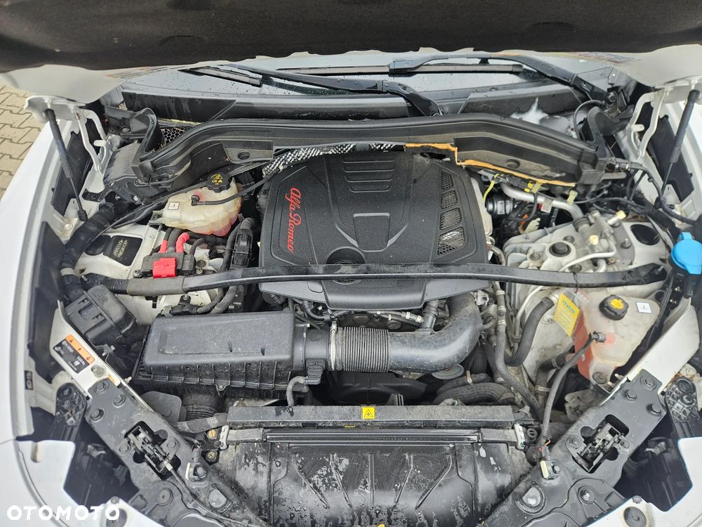 Alfa Romeo Stelvio 2.0 Turbo 16V AT8-Q4 Ti - 11