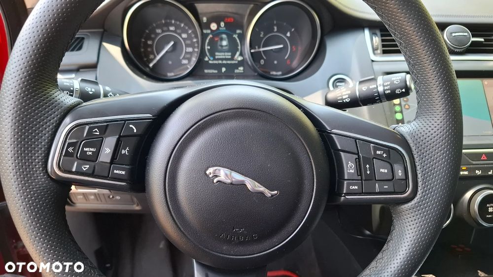 Jaguar E-Pace 2.0 i4D AWD R-Dynamic S - 13