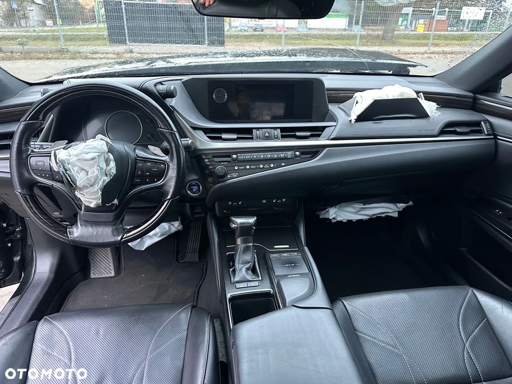 Lexus ES 300h - 13
