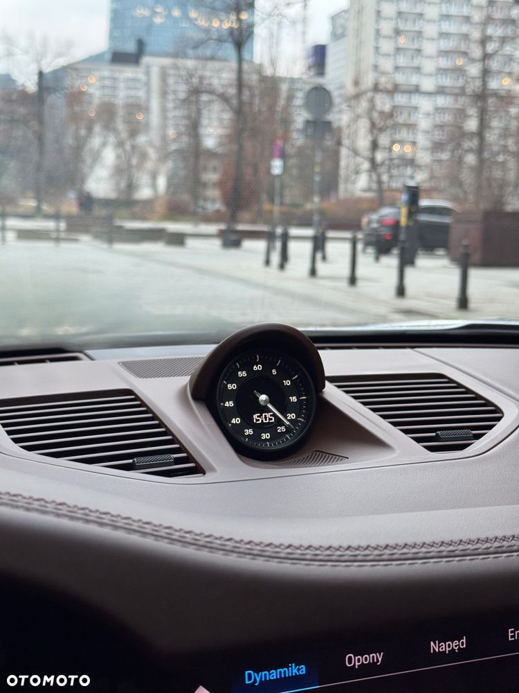 Porsche 911 Carrera T-Hybrid 4 GTS - 14