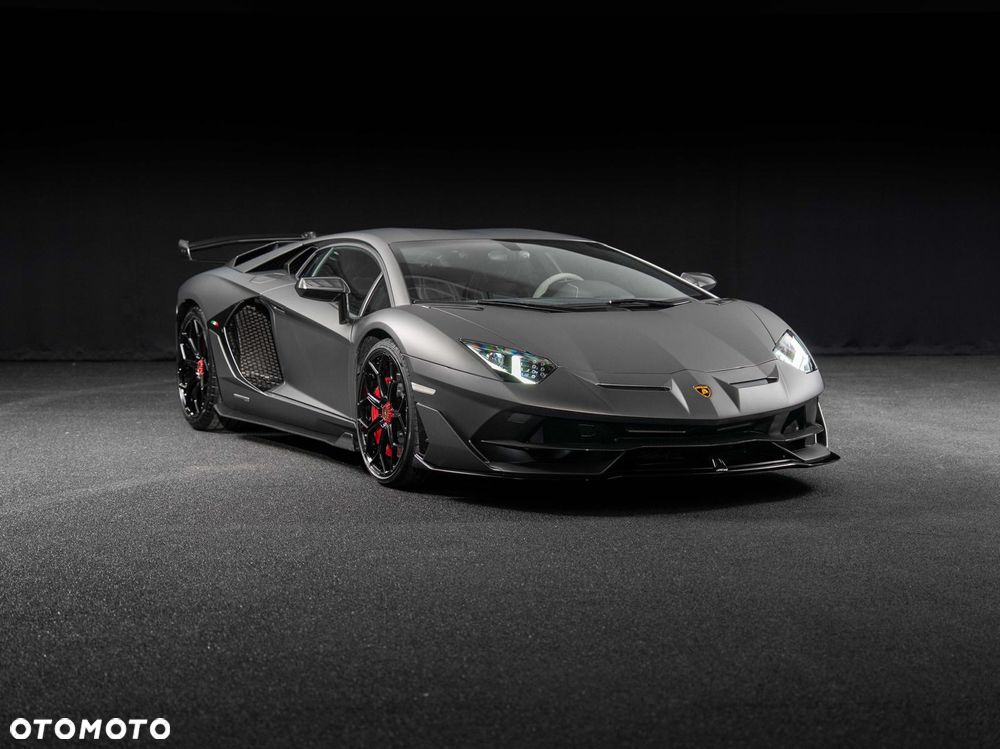 Lamborghini Aventador - 2