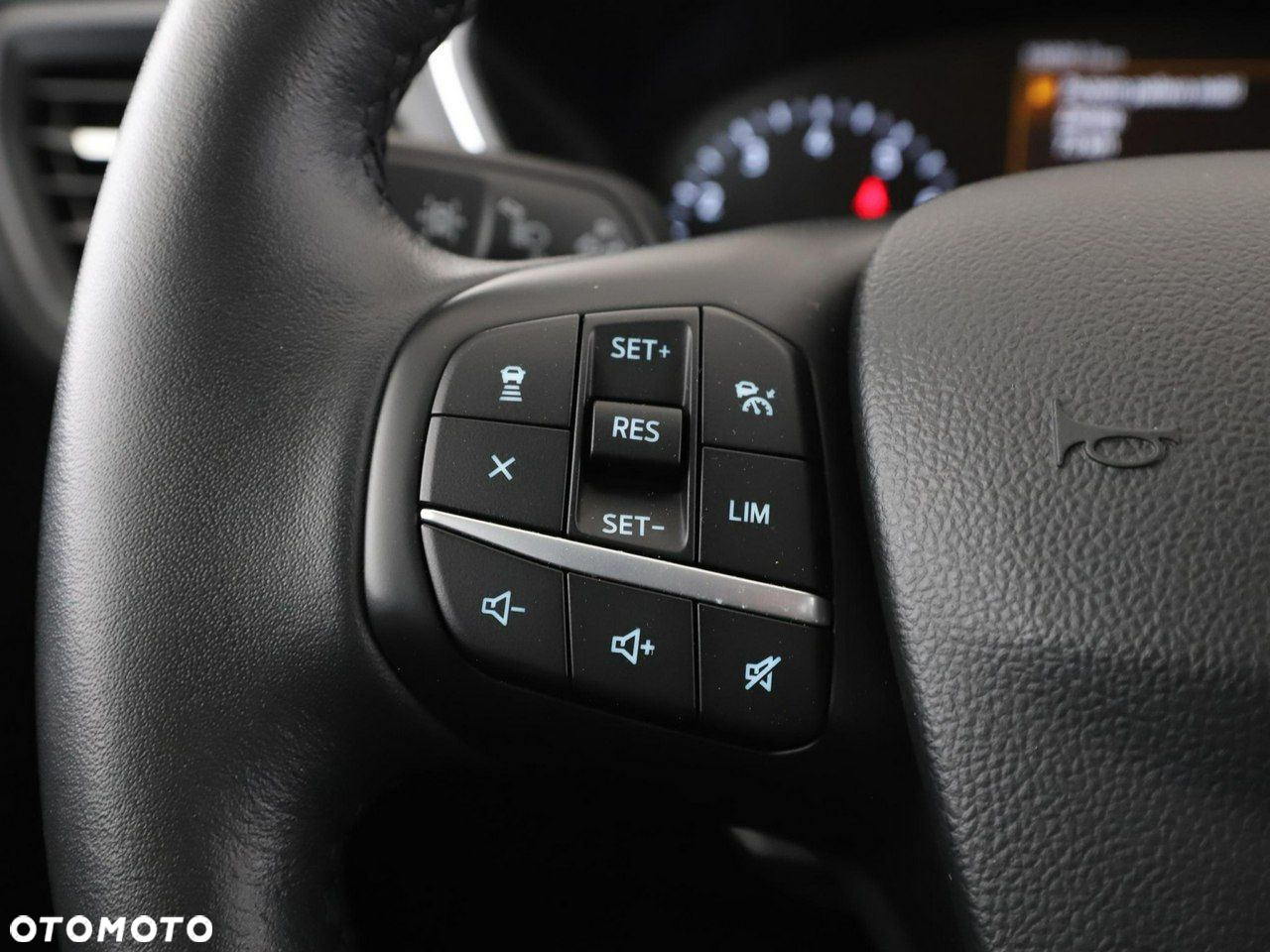 Ford Kuga 1.5 EcoBoost TITANIUM - 34