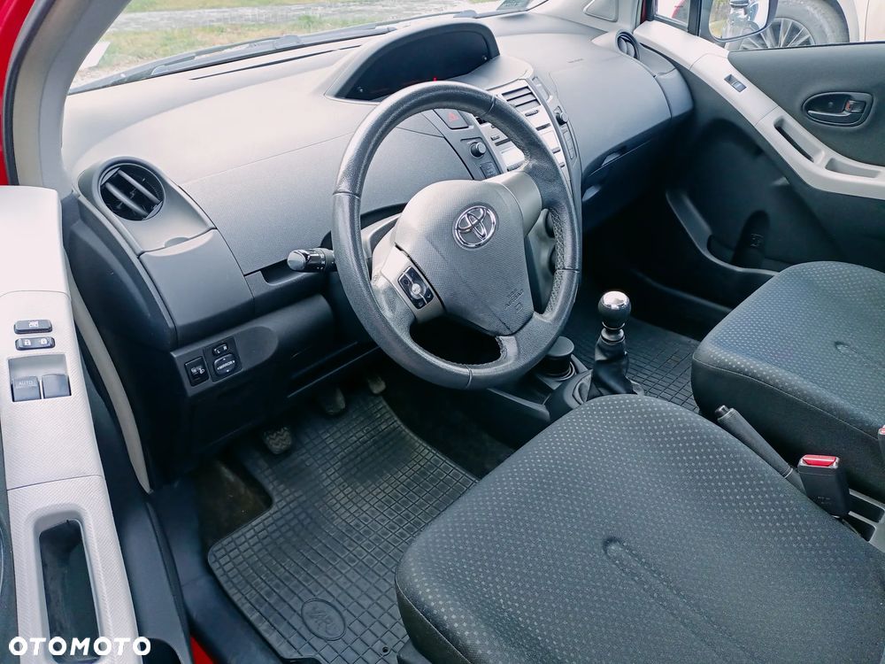 Toyota Yaris - 10