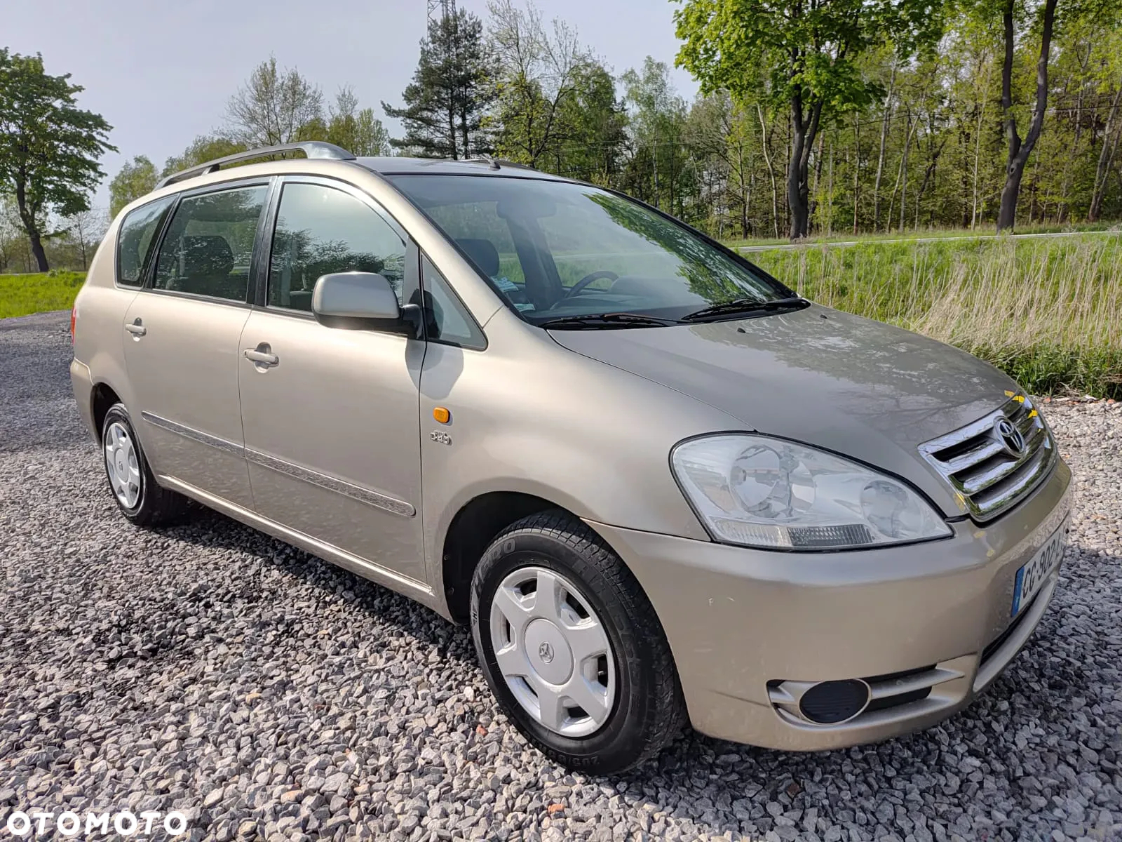Toyota Avensis Verso D-4D - 9