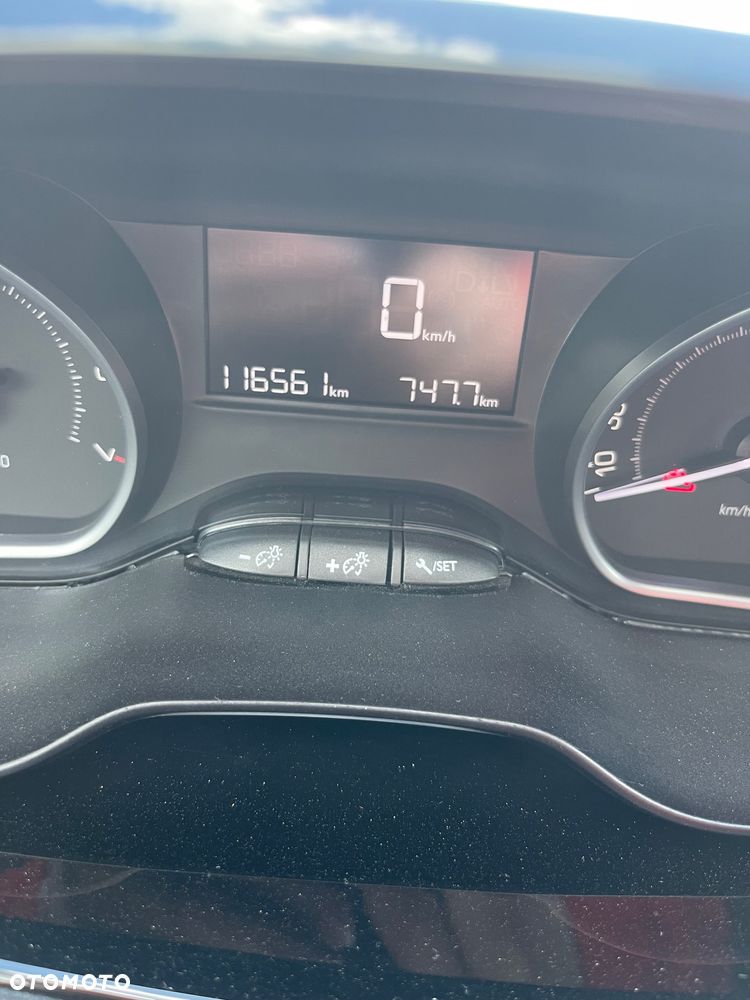 Peugeot 208 82 PureTech Style - 10