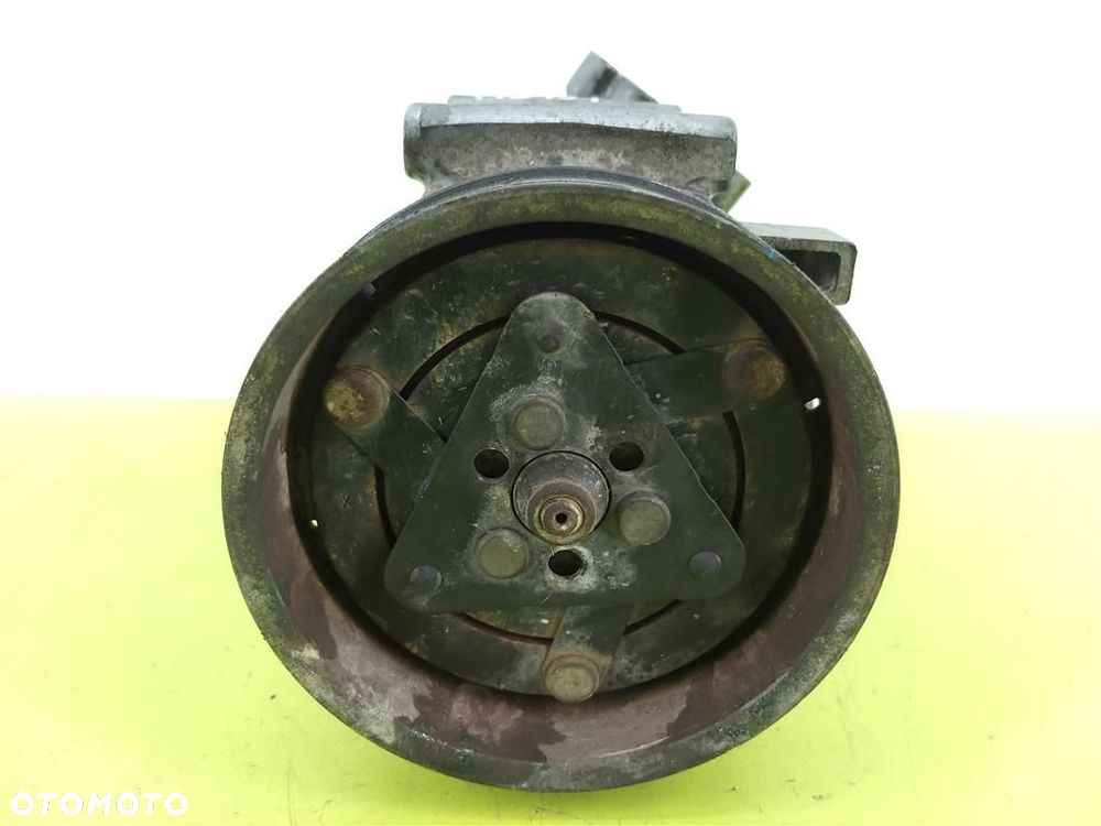 Sprężarka klimatyzacji Renault Clio III MODUS TWINGO 1.2 2 PINY 8200819568 - 2
