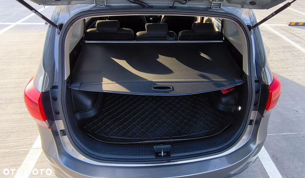 Kia Carens - 15