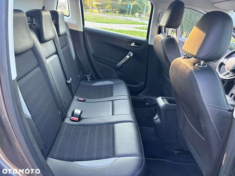 Peugeot 2008 BlueHDi 100 STOP & START Allure - 17