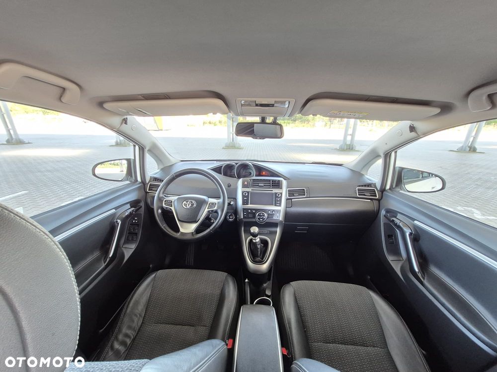 Toyota Verso 1.8 Prestige 7os - 17