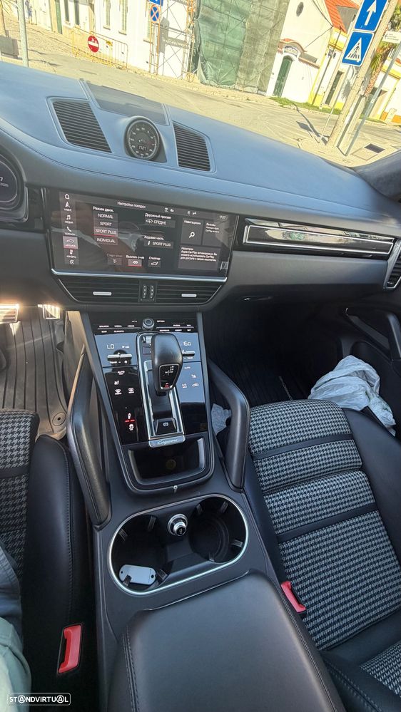 Porsche Cayenne Coupé Turbo - 21