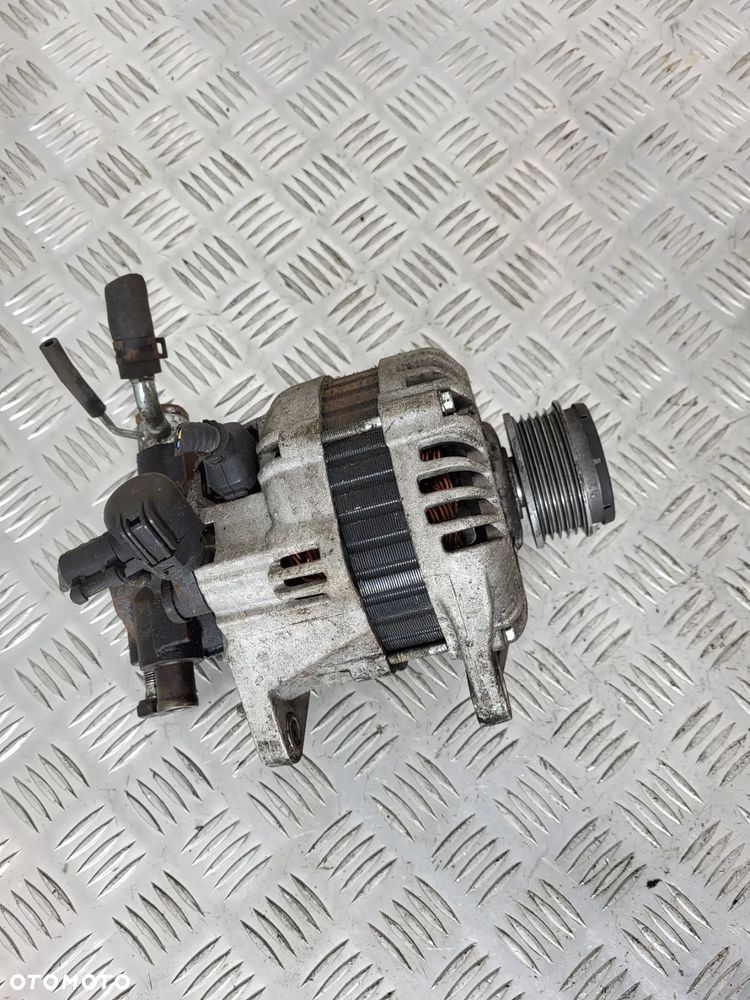 Hyundai Terracan 2.9 Alternator - 1