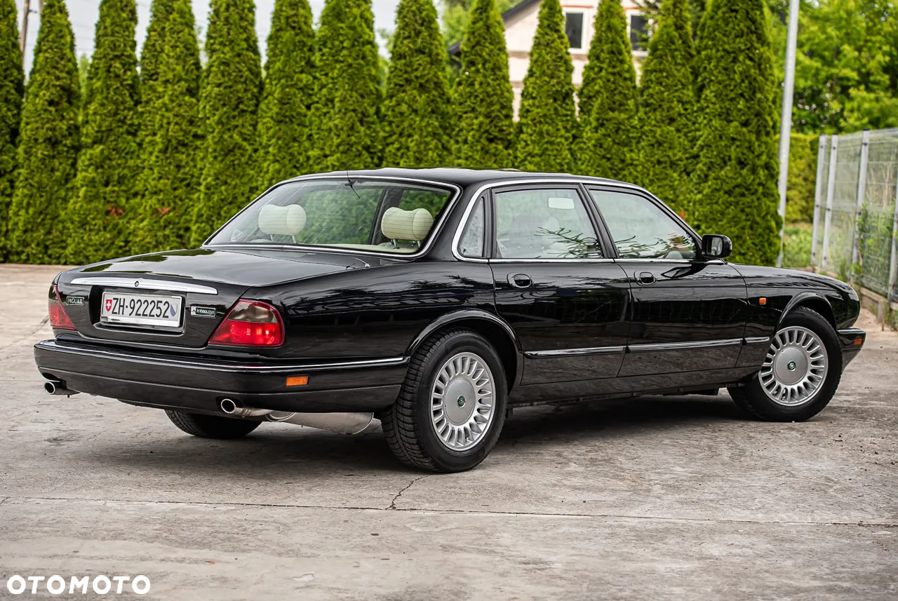 Jaguar XJ - 14