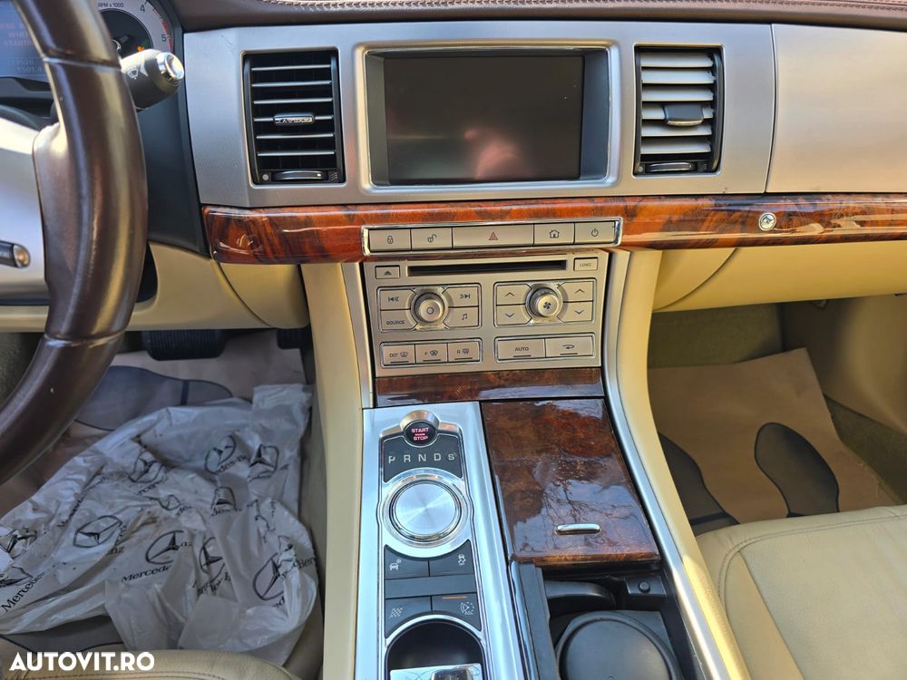 Jaguar XF 3.0 V6 Premium Luxury - 12