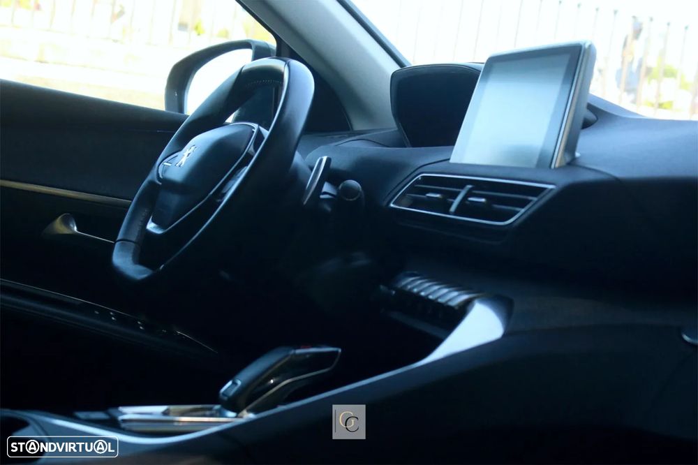 Peugeot 5008 1.2 PureTech Allure EAT6 - 6