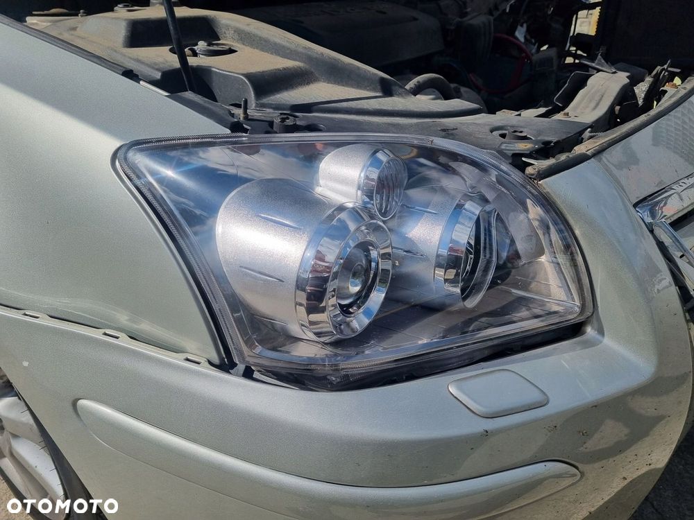TOYOTA AVENSIS II T25 03-09 LIFT 2007 r. LAMPA PRAWY PRZÓD PP EU - 10