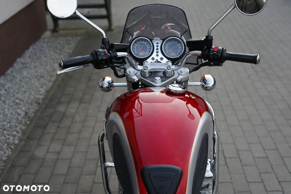 Triumph Thunderbird - 16
