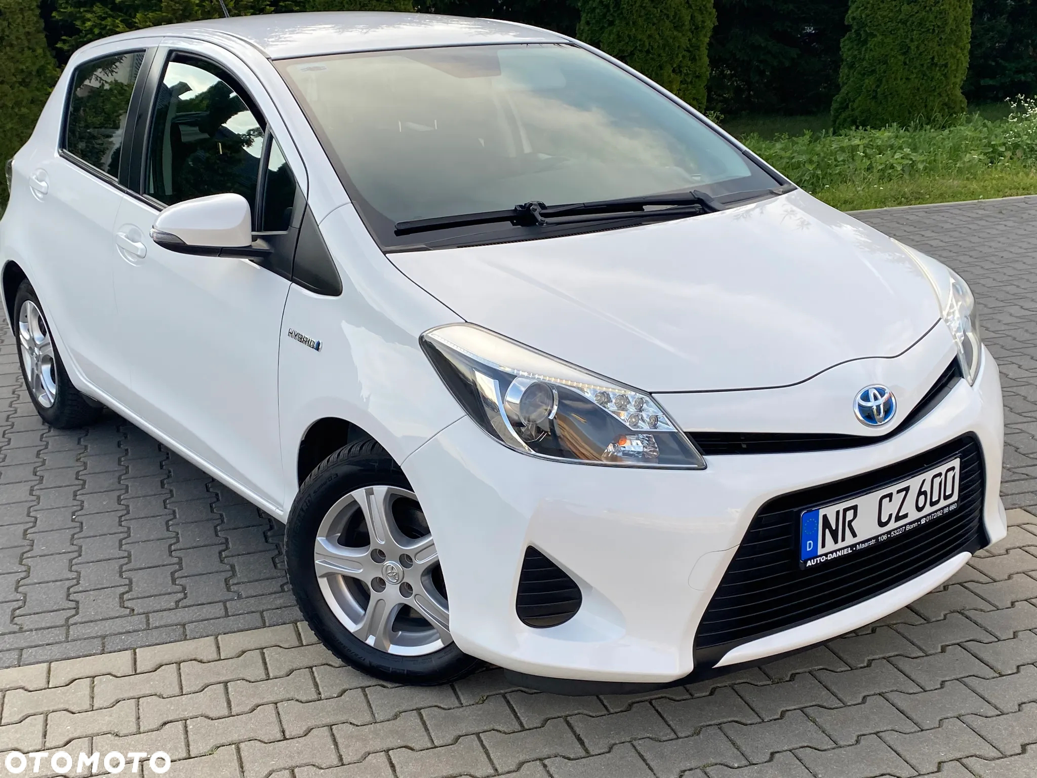 Toyota Yaris Hybrid 100 Premium - 15