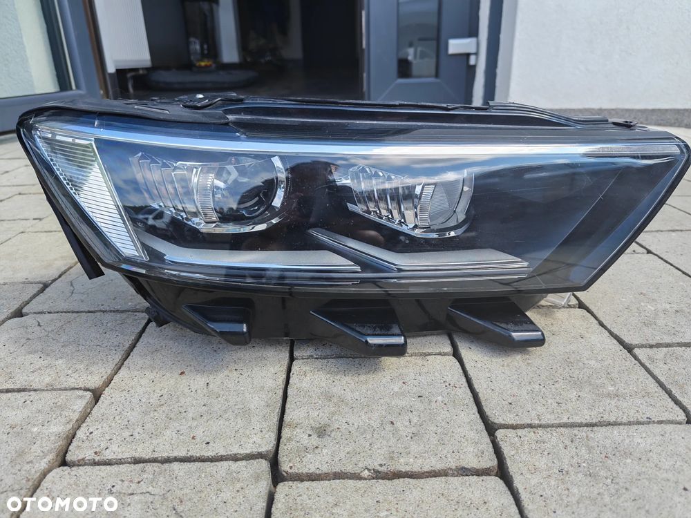 Lampa reflektor Volkswagen T-ROK   przód prawy  2GA941036H
