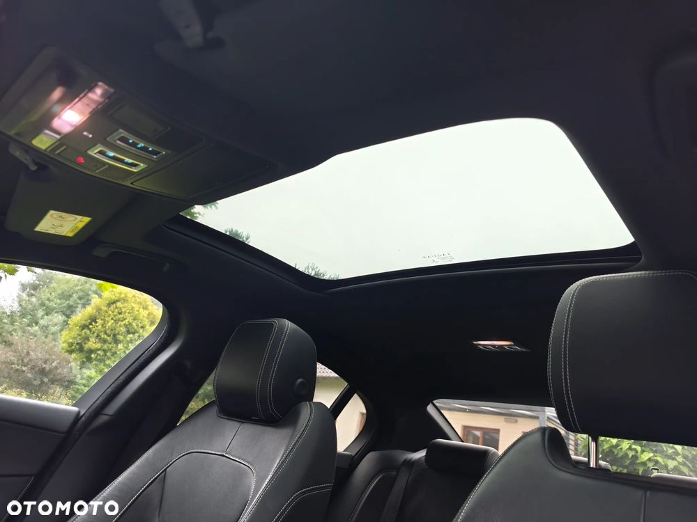 Jaguar XE 2.0 D AWD R-Sport - 25