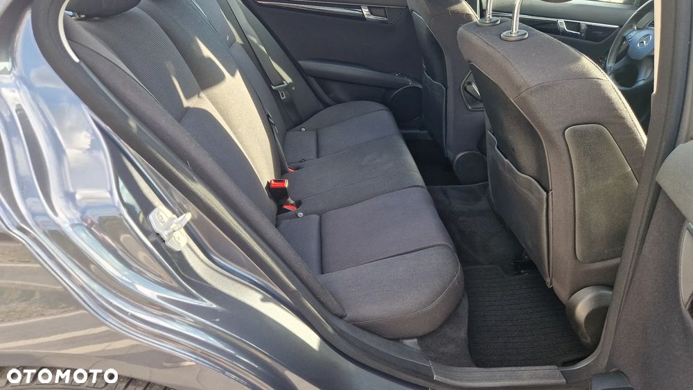 Mercedes-Benz Klasa C 180 Kompressor Automatik BlueEFFICIENCY - 27