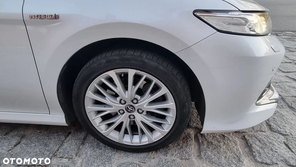 Toyota Camry 2.5 Hybrid Executive CVT - 18