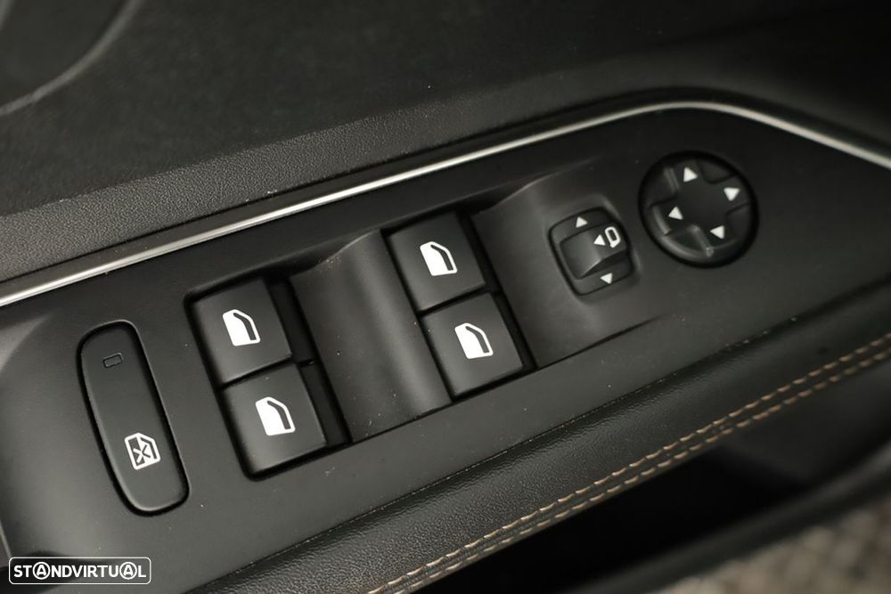 Peugeot 3008 1.2 Hybrid GT e-DCS6 - 18