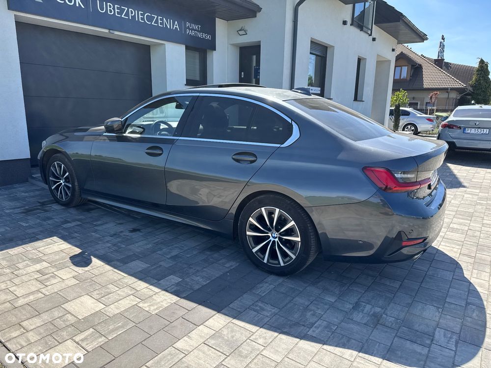 BMW Seria 3 318d mHEV - 34