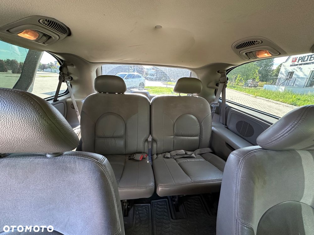 Chrysler Town & Country - 9