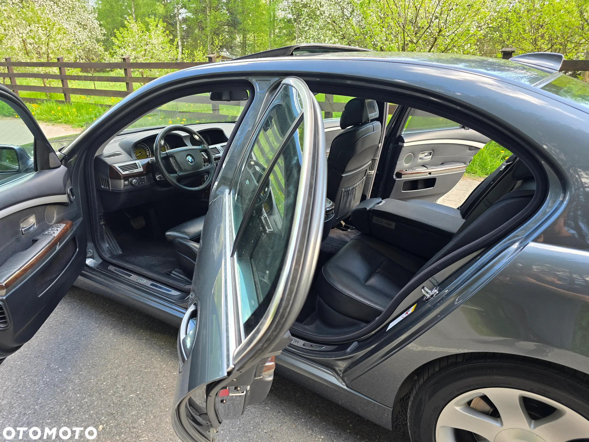 BMW Seria 7 750i - 18