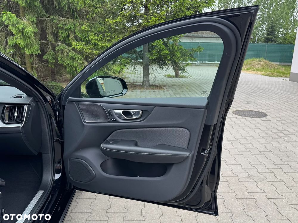 Volvo S60 B5 B AWD Plus Dark - 7