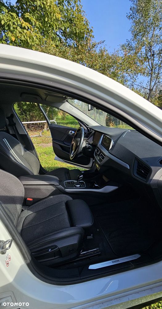 BMW Seria 1 2022 photo 3