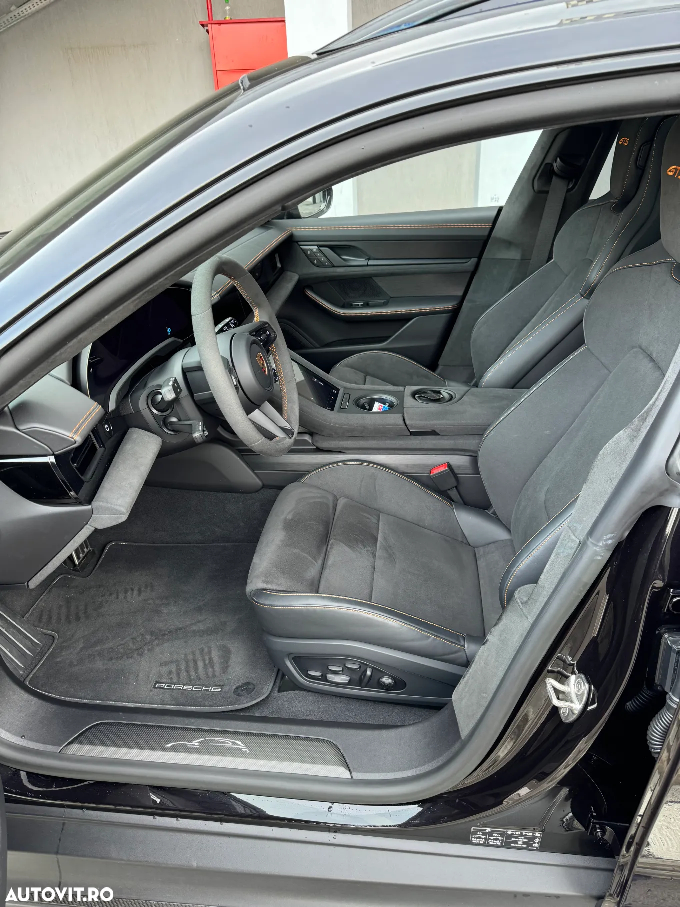 Porsche Taycan - 8