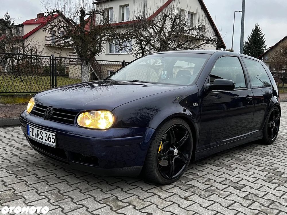 Volkswagen Golf - 1