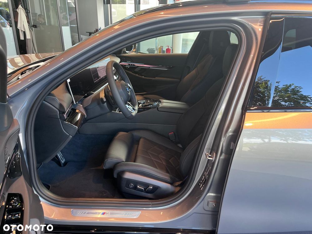 BMW Seria 5 520d xDrive mHEV M Sport - 11