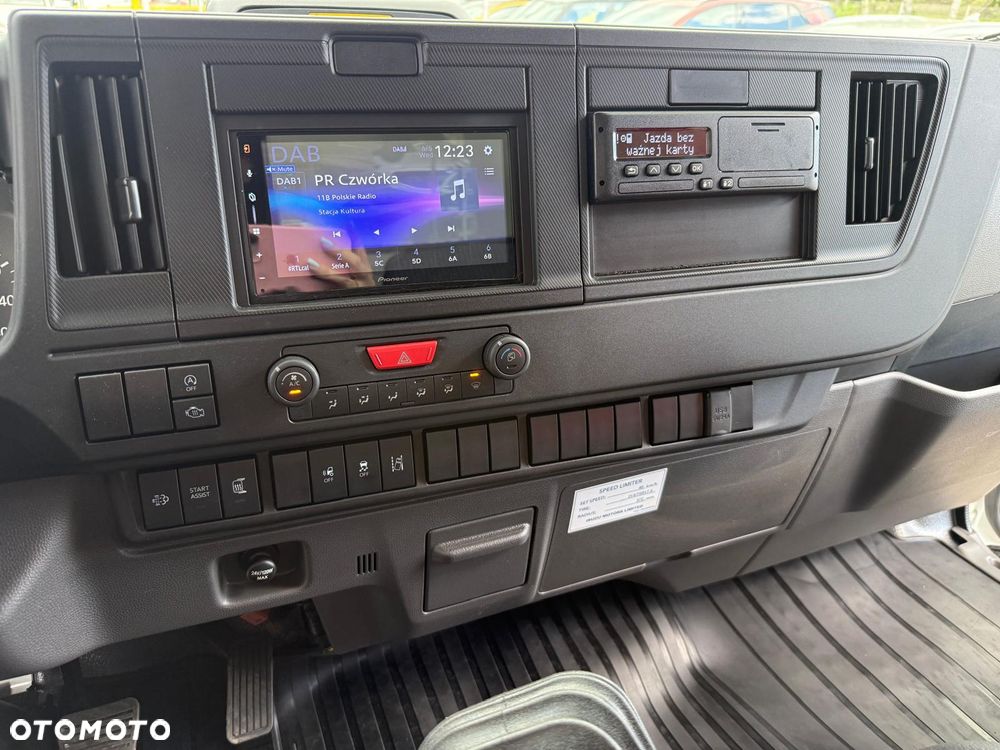 Isuzu M30 - 11