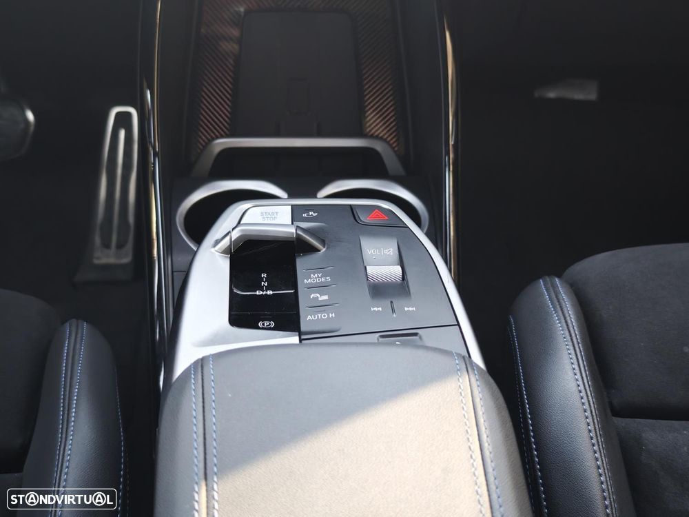 BMW iX2 eDrive20 Pack Desportivo M - 36