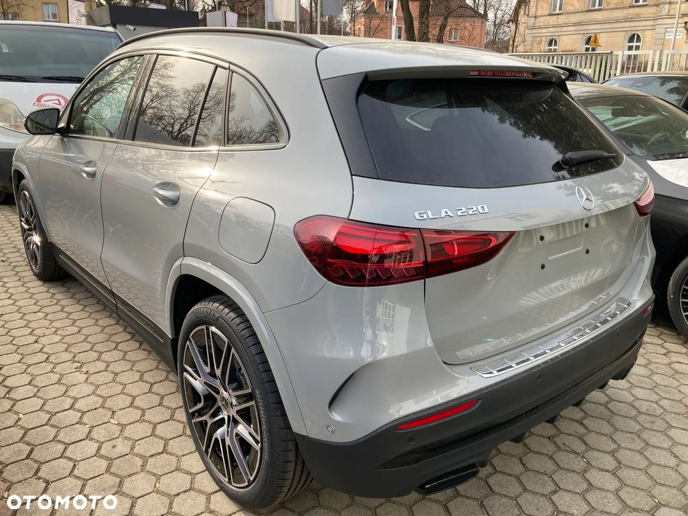 Mercedes-Benz GLA - 6