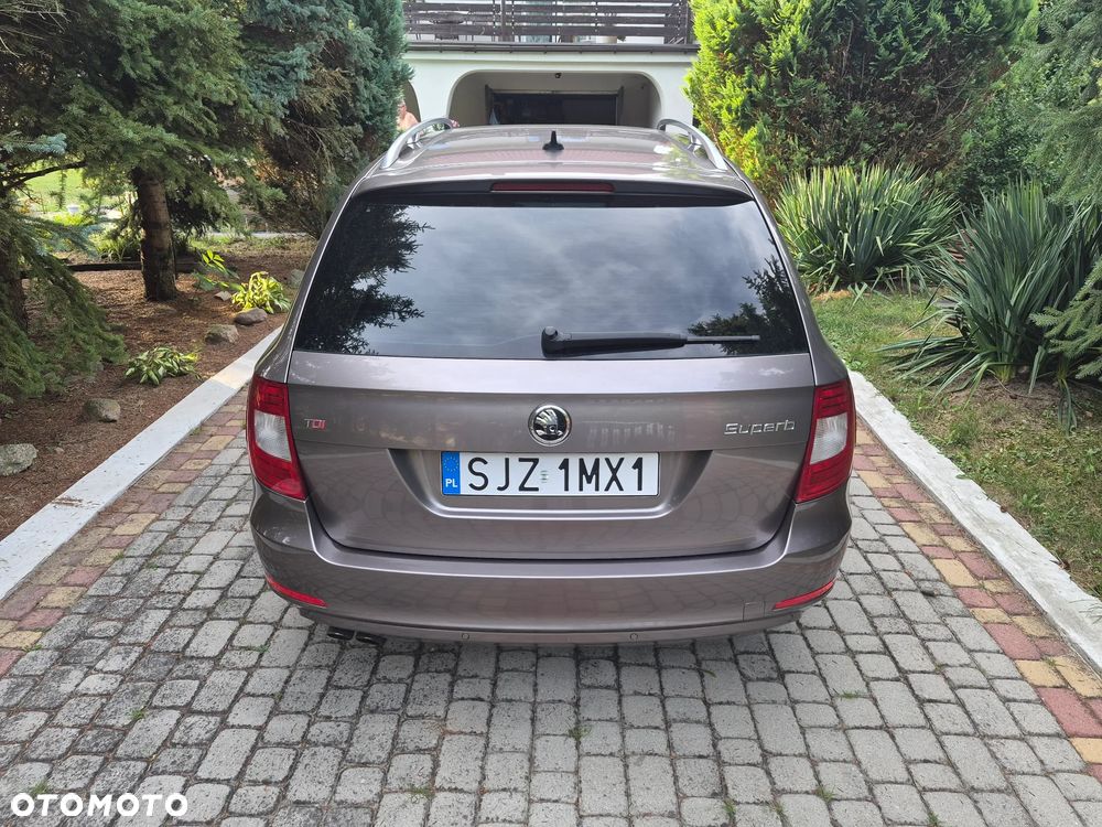 Skoda Superb 2010 photo 5