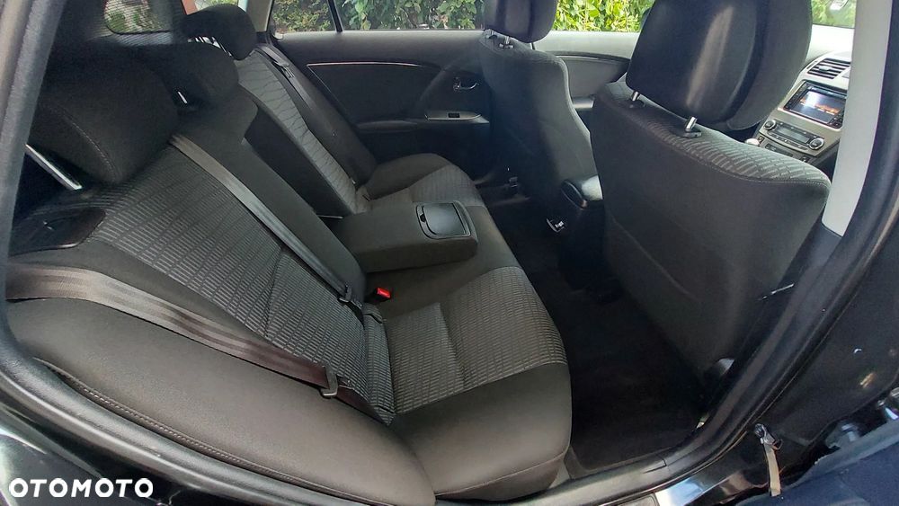 Toyota Avensis 1.8 Sol plus NAVI - 14