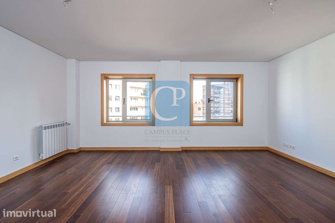 Apartamento T2 com garagem em Lordelo do Ouro - Grande imagem: 5/30