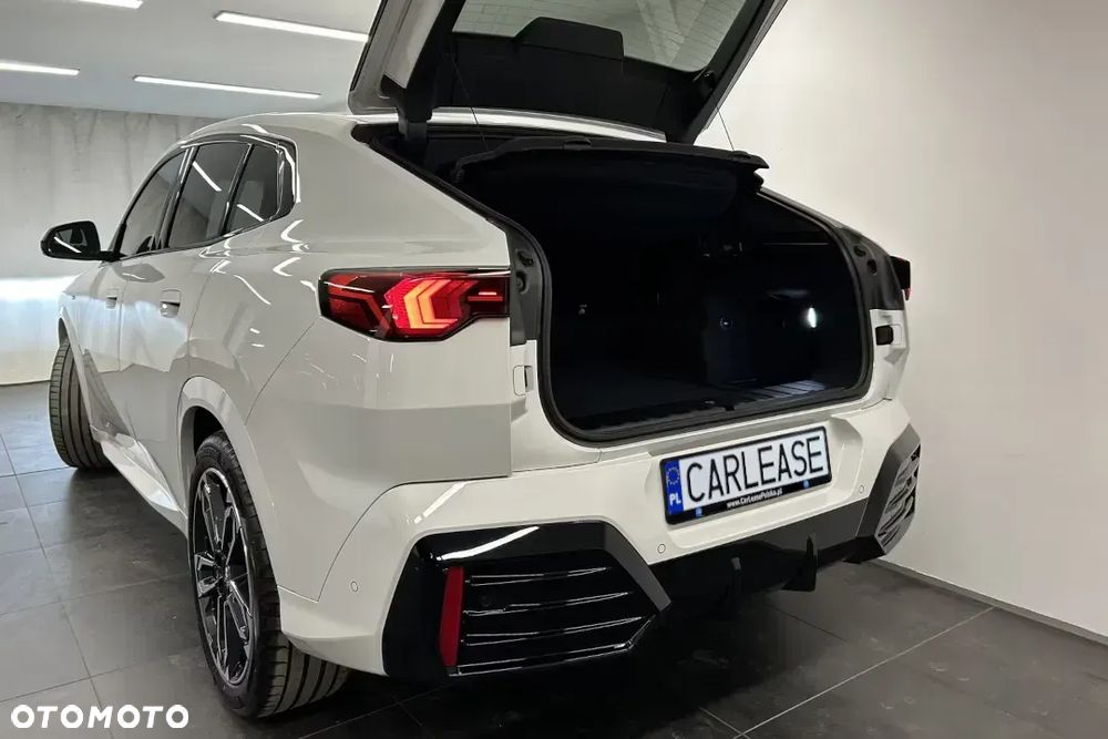 BMW iX2 eDrive20 66.5kWh M Sport - 9