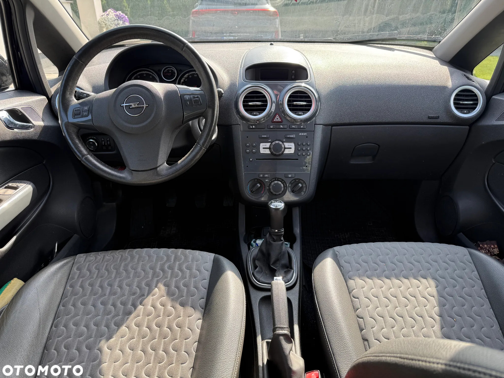 Opel Corsa 1.4 16V Cosmo - 6